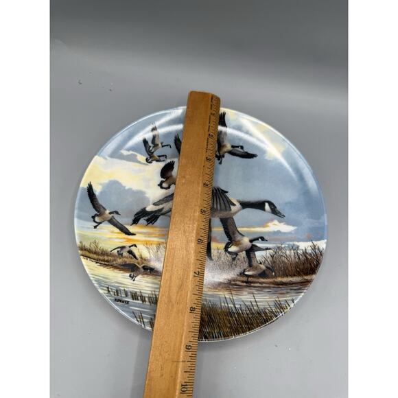 Donald Pentz “The Landing” Collector Plate Dominion Canada Geese 1986 - Picture 4 of 4